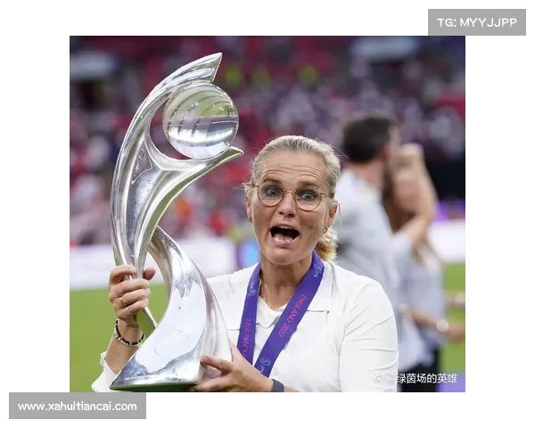 英格兰女足凯莉庆祝欧洲杯夺冠 在伦敦街头尽情舞动展现胜利喜悦 英格兰女足凯莉庆祝欧洲杯夺冠 在伦敦街头尽情舞动展现胜利喜悦